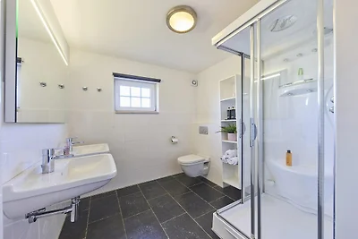 Luxe villa met sauna en stoomdouche in...