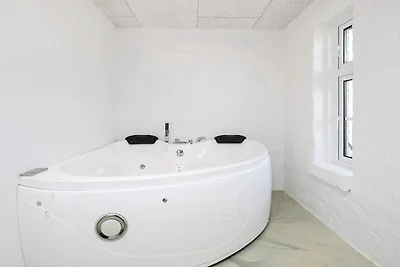 Spacieuse maison d'été avec sauna