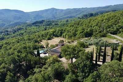 Villa in Poppi mit Schwimmbecken