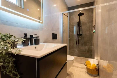 Three Bedroom Villa with Swimming Pool and...