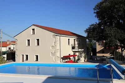 Villa in Kornic, Krk mit Schwimmbecken