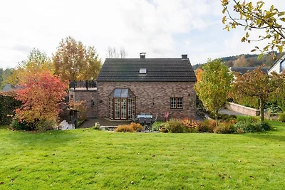 Ferienhaus mit Terrasse und Whirlpool in...