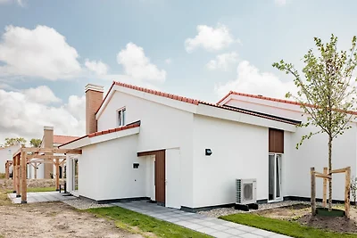 Moderna casa per le vacanze, in un villaggio ...