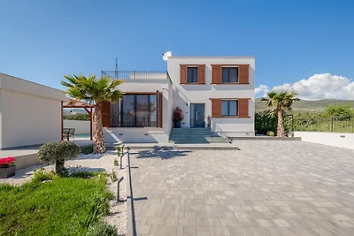 Moderne Ferienvilla mit privatem Pool