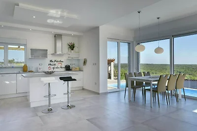 Moderne Villa in Peroj mit Pool und...