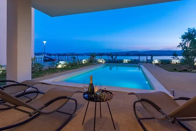 Lussuosa villa con piscina a Turanj