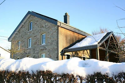 Schmuckes Ferienhaus mit Sauna in Vielsalm