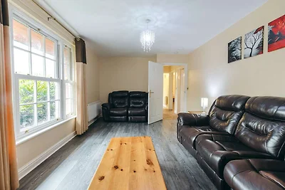 Serene 2-Bedroom Cottage in Dorrington, No...