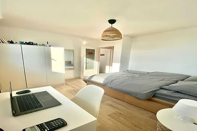 Camera accogliente in un accogliente appartam...