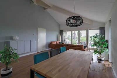 Luxuriöse Villa mit 3 Schlafzimmern am Wasser
