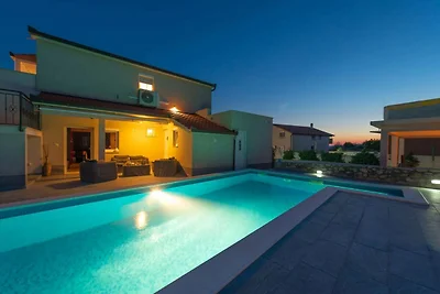 Villa in Ugljane mit privatem Pool