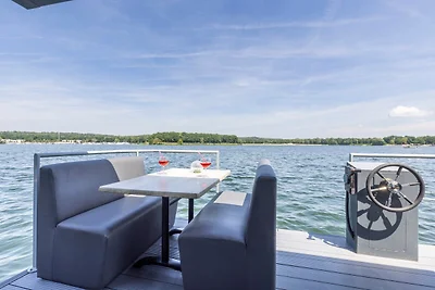 Hausboot-Marina mit Whirlpool