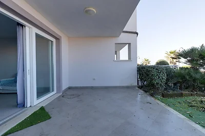 Meerblick mit Klimaanlage und Garten