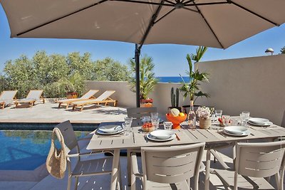 Splendida villa con piscina e vista mare