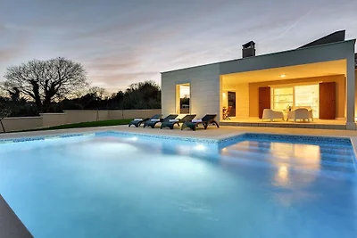 Villa in KRNICA mit Schwimmbecken