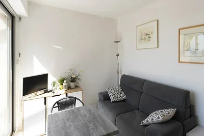 Tranquil apartment in Agde near beach