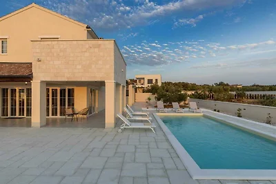 Villa Royal Stone mit Pool in Jezera