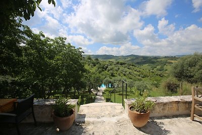 Casa con piscina, giardino e wifi in borgo me...