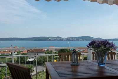 Apartment in Seget Donji mit Terrasse