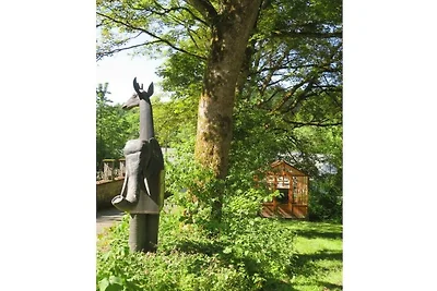 Rozerood, koetshuis bij de vijver