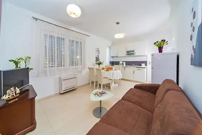 4B Apartments - Two Bedroom Apartment with...