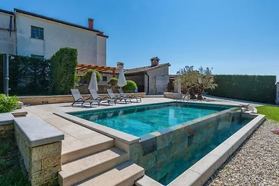 Ferienhaus in Žminj mit Schwimmbecken