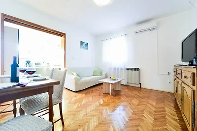 Ruim appartement met privézwembad