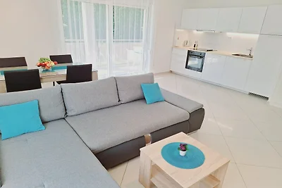 Moderne Wohnung in Kaštel Štafilic mit eingez...