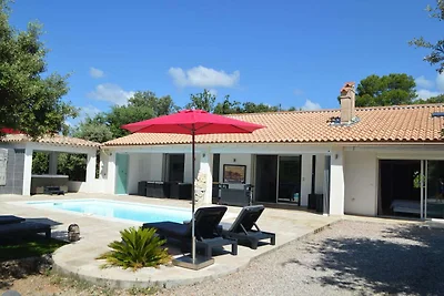 Moderna casa vacanze con ampio giardino e...