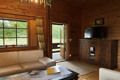 Baita in legno con vista sul pascolo, Eschede