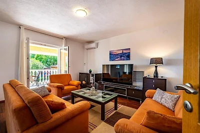 Villa mit Infinity-Pool in Kakma