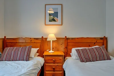 Kornisches Ferienhaus in Strandnähe, Keine...