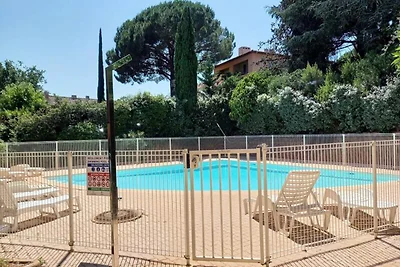 Wohnung in Grimaud mit Blick auf den Pool