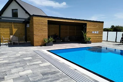 Zweistöckige Ferienhäuser, Pool, Klimaanlage