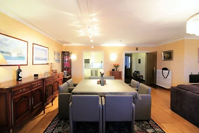 Geräumige Wohnung mit frontalem Meerblick