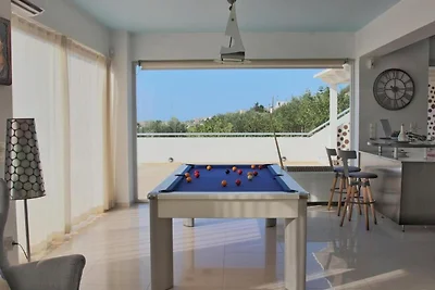 Moderne kretische Familienvilla mit Pool