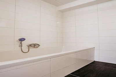 Geräumiger Rückzugsort am See