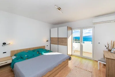 One bedroom apartment with sea view 1