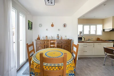 Gut ausgestattetes Dorfhaus in Strandnähe