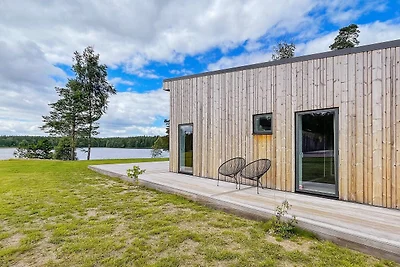 Spacieuse villa au bord du lac avec sauna