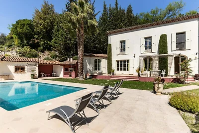 Villa bei Nizza mit Pool und Garten