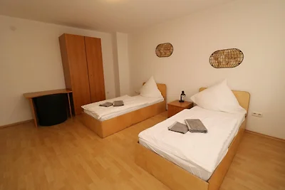 Zentrales Apartment in Messenähe