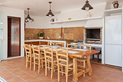 Ideally located villa with pool a short drive...