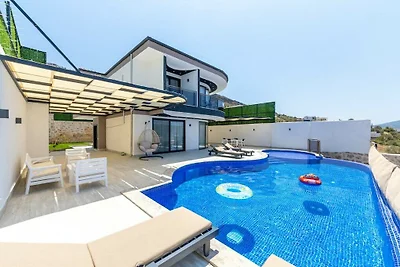 Villa in Kalkan mit Schwimmbecken
