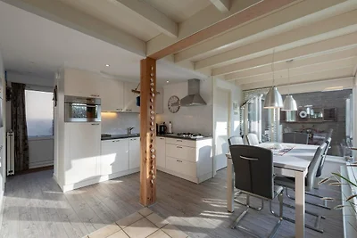 Bungalow in Sint Maartenszee am Strand