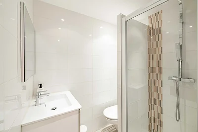 Gerenoveerd appartement met parkeerplaats en ...