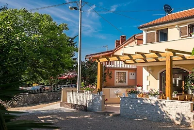 Ferienhaus in Malinska mit Schwimmbecken