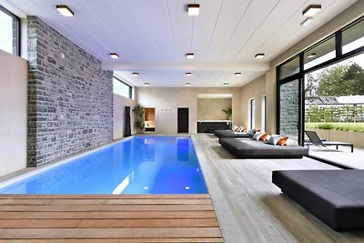 Villa mit Pool und Suiten für 12 Gäste