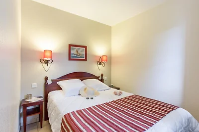 Picturesque Old Aquitaine Apartment for 5