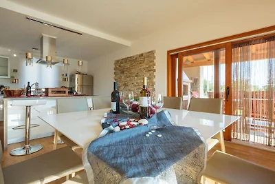 Villa in Svetvincenat mit Schwimmbecken
